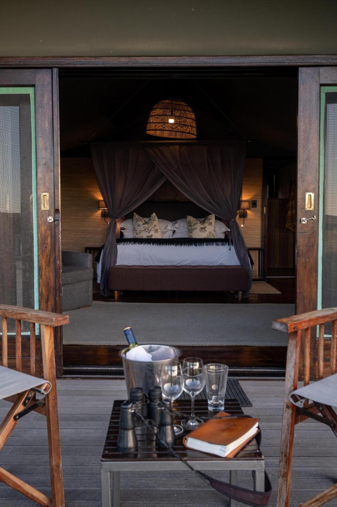 Hillsnek Safari Camp - Réserve animalière d'Amakhala Extérieur photo