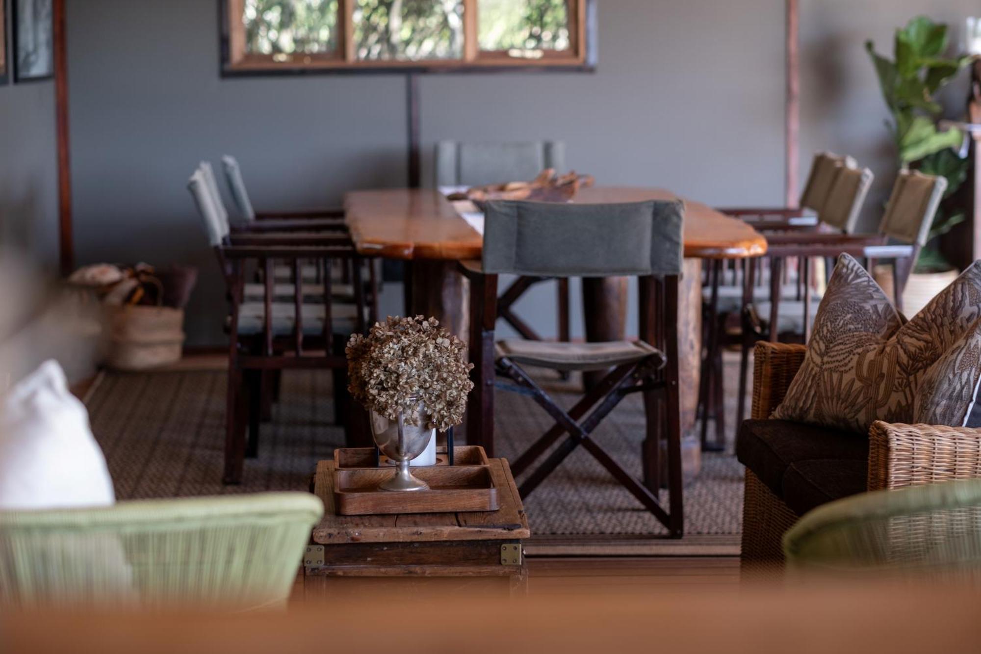 Hillsnek Safari Camp - Réserve animalière d'Amakhala Extérieur photo