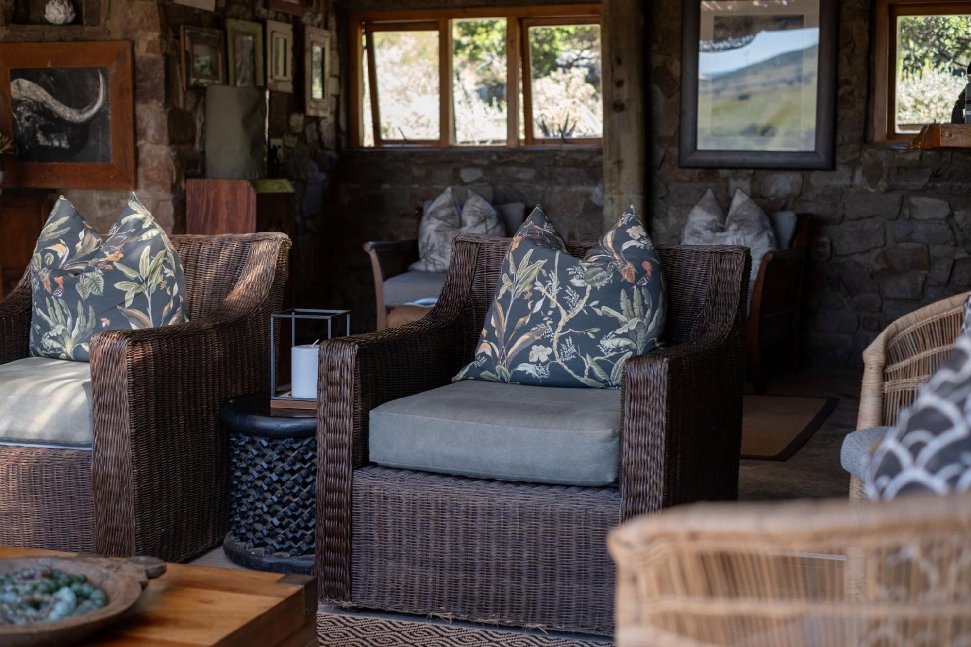 Hillsnek Safari Camp - Réserve animalière d'Amakhala Extérieur photo