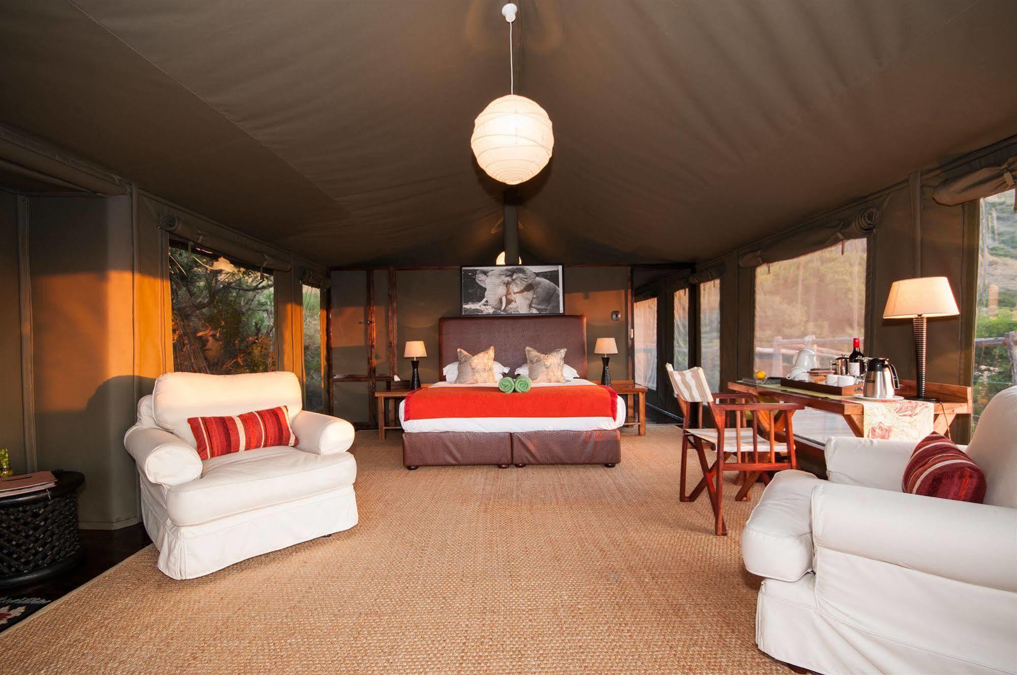 Hillsnek Safari Camp - Réserve animalière d'Amakhala Extérieur photo